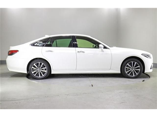 TOYOTA CROWN sedan hybrid 4WD 2020