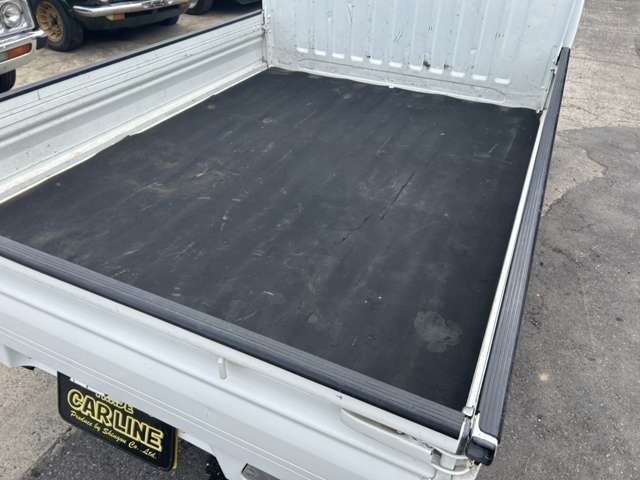 MITSUBISHI MINICAB truck 2013