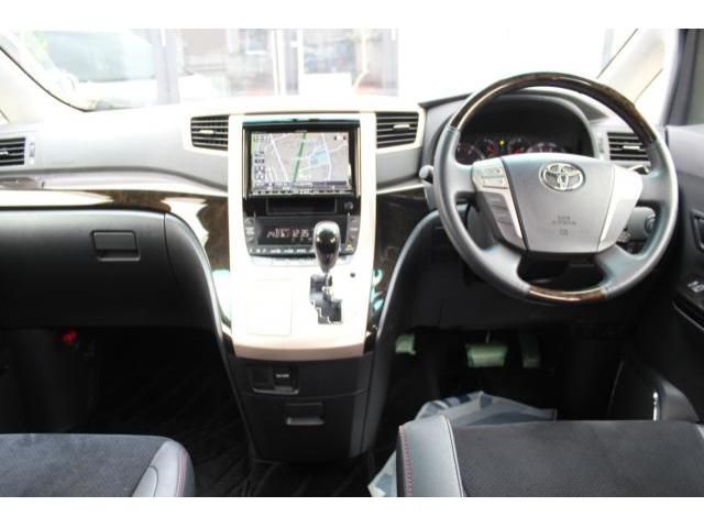 TOYOTA VELLFIRE 2013