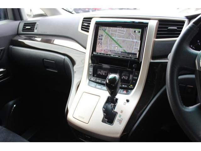 TOYOTA VELLFIRE 2013