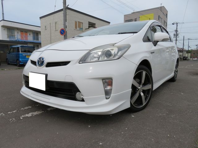 TOYOTA PRIUS 2013