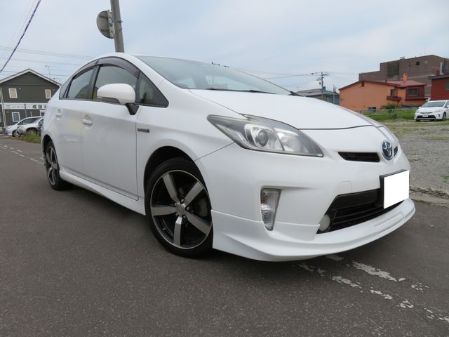 TOYOTA PRIUS 2013