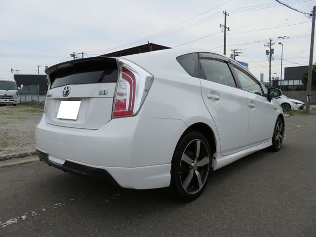 TOYOTA PRIUS 2013