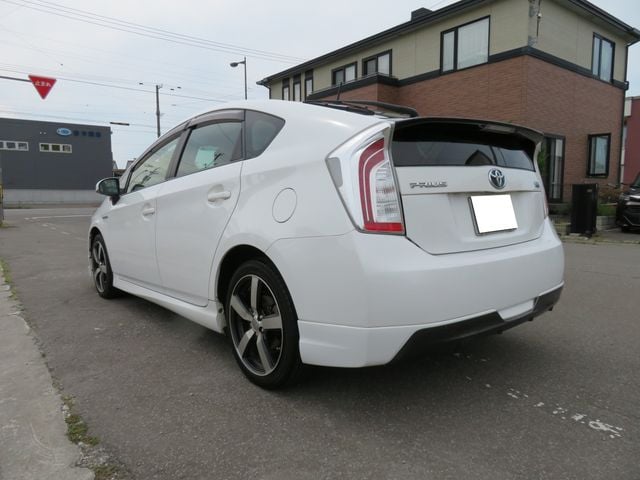 TOYOTA PRIUS 2013