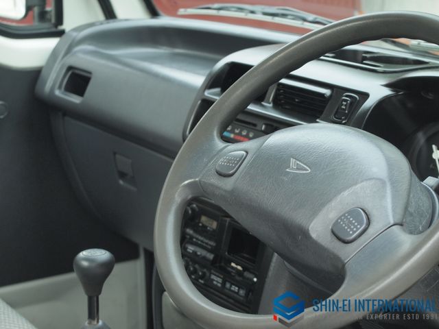 DAIHATSU HIJET truck 4WD 1999