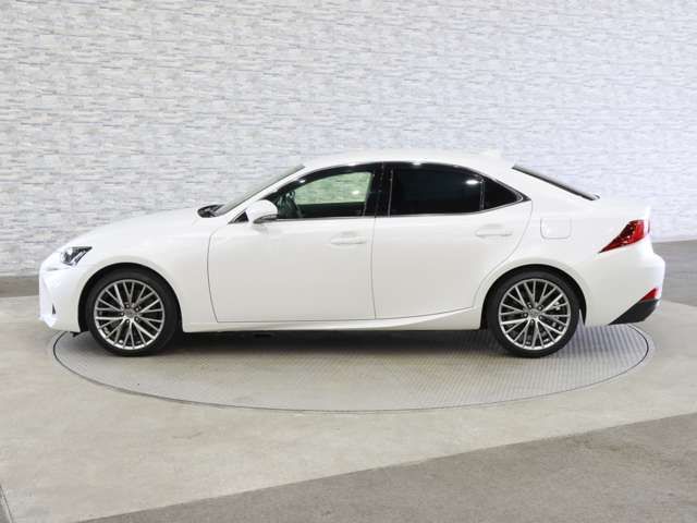 TOYOTA LEXUS IS200t 2017