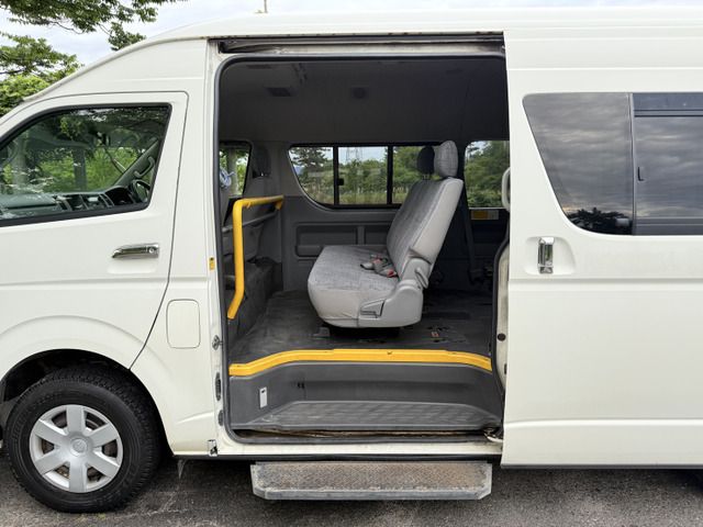 TOYOTA HIACE COMMUTER 4WD 2007