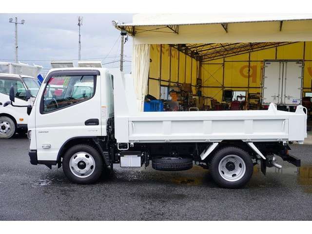 MITSUBISHI CANTER 2024
