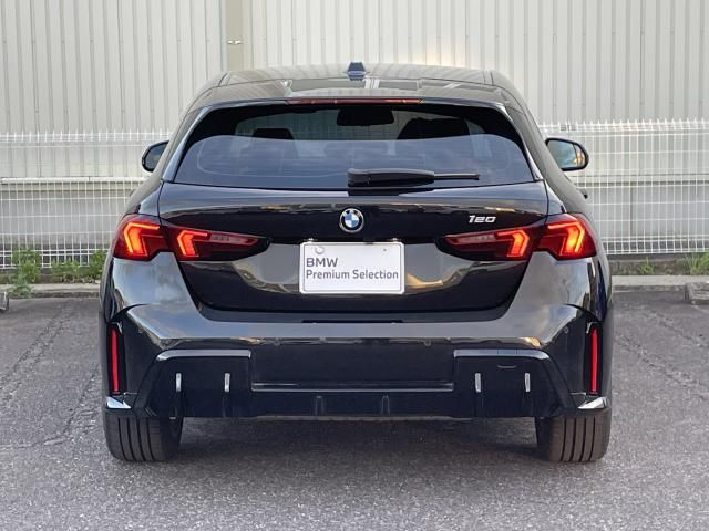 BMW BMW 1series 2024