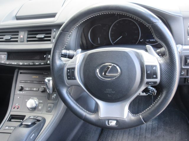 TOYOTA LEXUS CT200h 2011