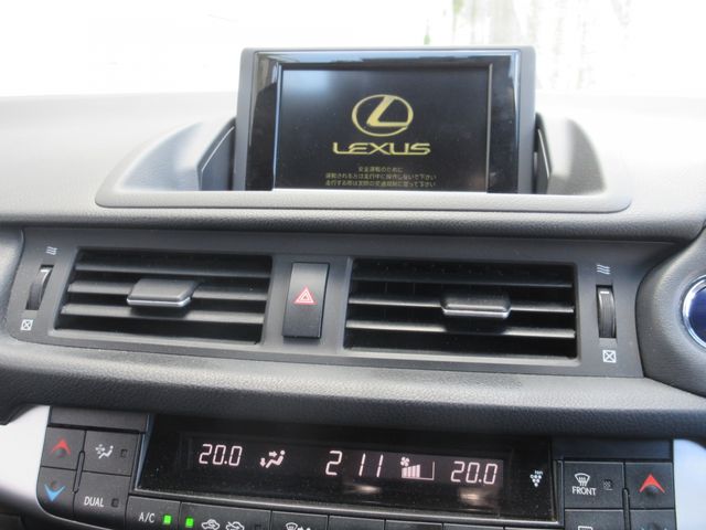TOYOTA LEXUS CT200h 2011