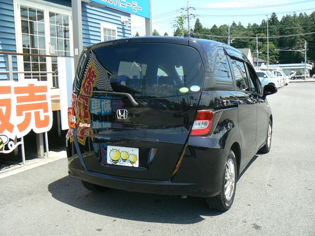 HONDA FREED Spike 2010
