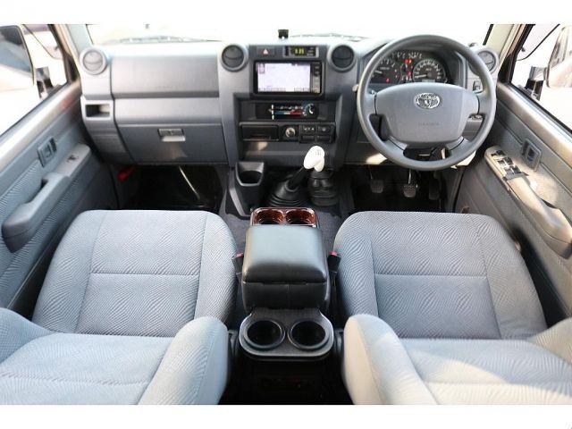 TOYOTA LANDCRUISER van 2015