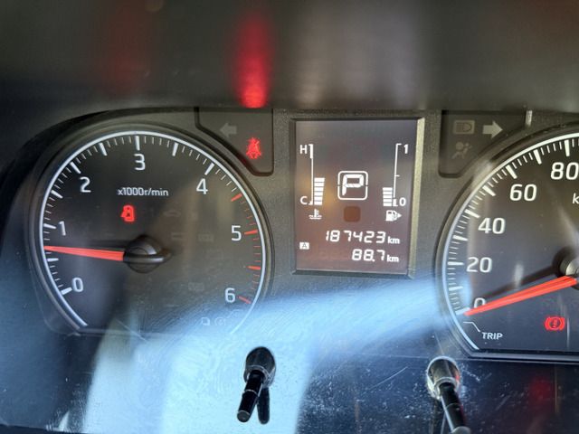 NISSAN NV350 CARAVAN 4WD 2015