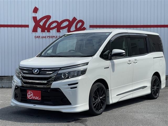 TOYOTA VOXY HYBRID 2015