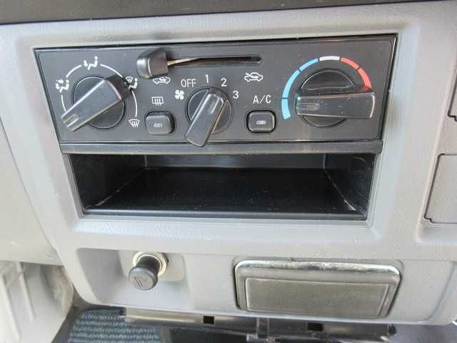 MITSUBISHI MINICAB van 2013