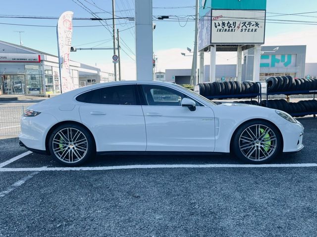 PORSCHE PORSCHE PANAMERA 2018
