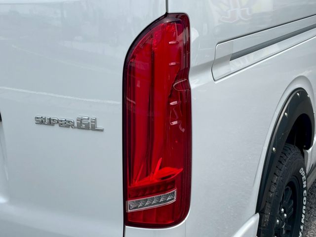 TOYOTA HIACE van 4WD 2023