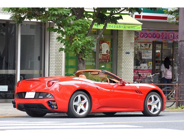FERRARI FERRARI California 2010