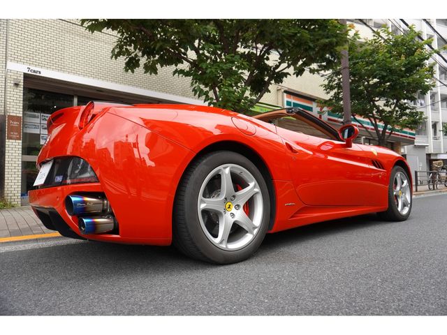 FERRARI FERRARI California 2010