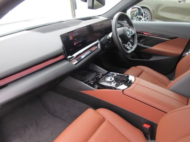 BMW BMW i5 touring 2024