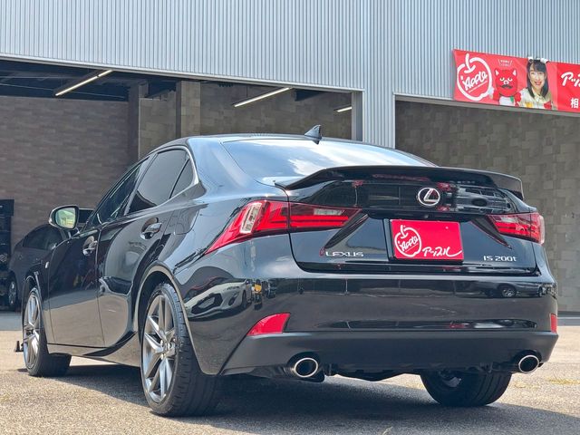TOYOTA LEXUS IS200t 2015
