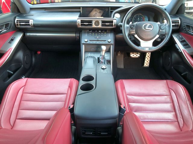 TOYOTA LEXUS IS200t 2015