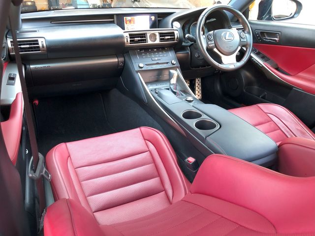 TOYOTA LEXUS IS200t 2015