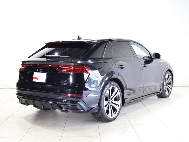 AUDI AUDI Q8 2022