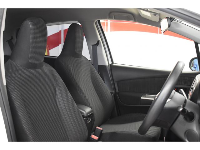 TOYOTA VITZ  4WD 2015