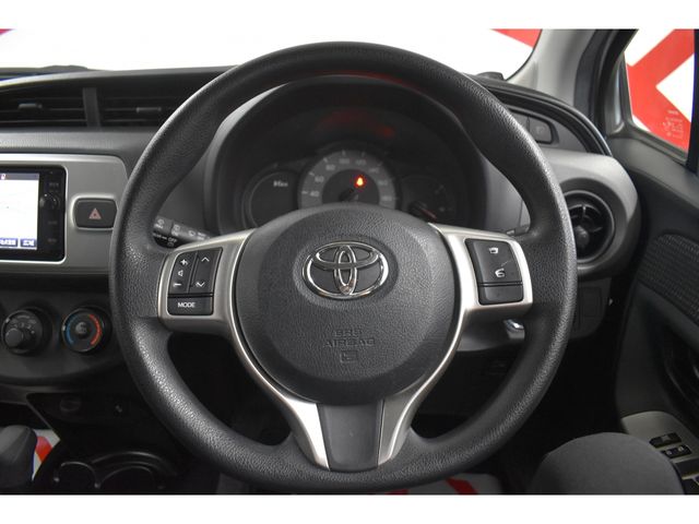 TOYOTA VITZ  4WD 2015
