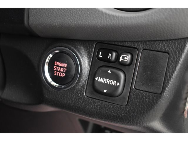 TOYOTA VITZ  4WD 2015