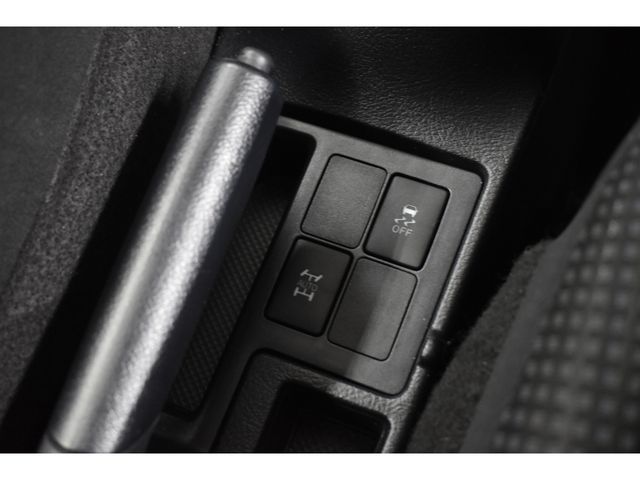 TOYOTA VITZ  4WD 2015