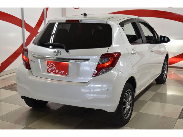 TOYOTA VITZ  4WD 2015