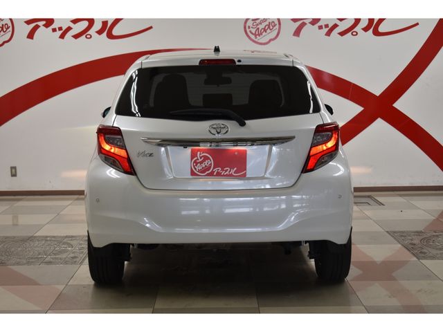 TOYOTA VITZ  4WD 2015