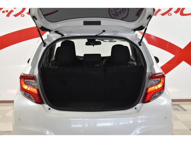 TOYOTA VITZ  4WD 2015