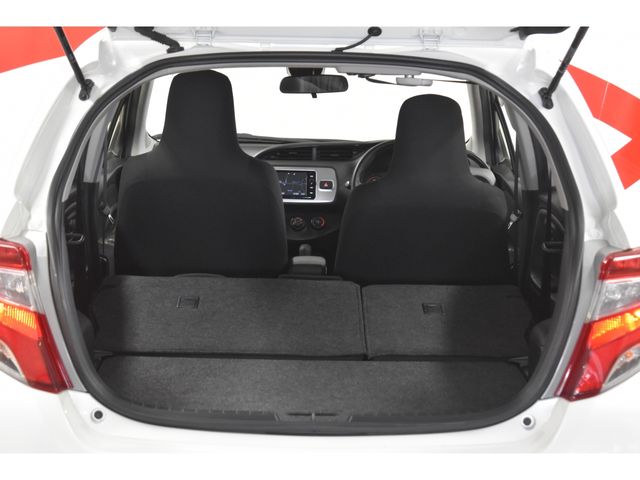 TOYOTA VITZ  4WD 2015