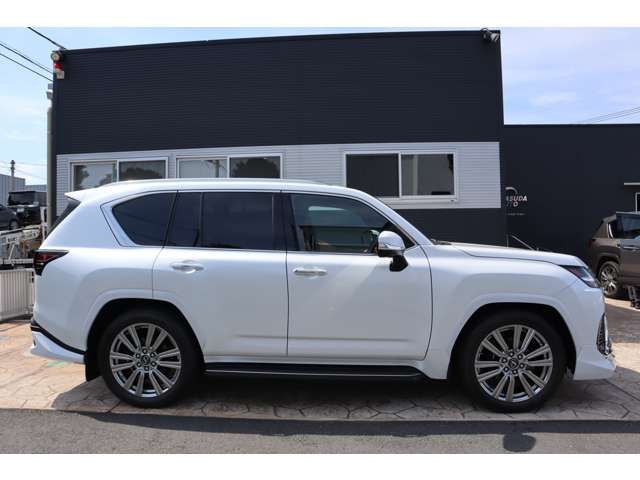 TOYOTA LEXUS LX600 2023