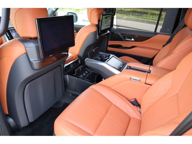 TOYOTA LEXUS LX600 2023