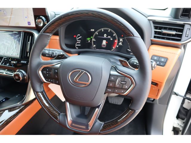 TOYOTA LEXUS LX600 2023