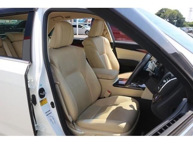 TOYOTA CROWN MAJESTA HYBRID 2014