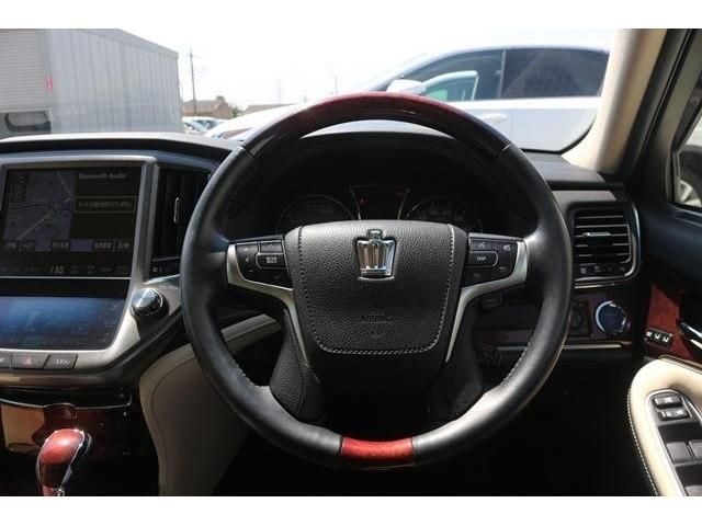 TOYOTA CROWN MAJESTA HYBRID 2014