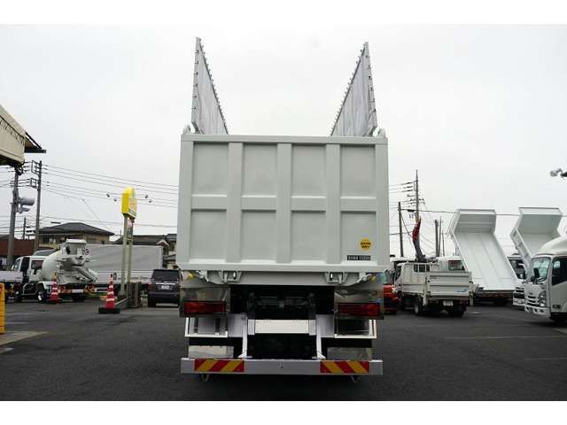 MITSUBISHI FUSOU SUPER GREAT 2025