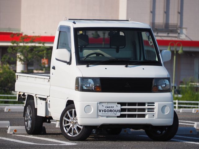 MITSUBISHI MINICAB truck 2004
