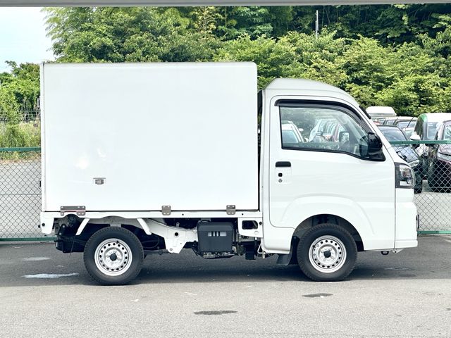 DAIHATSU HIJET truck 2024