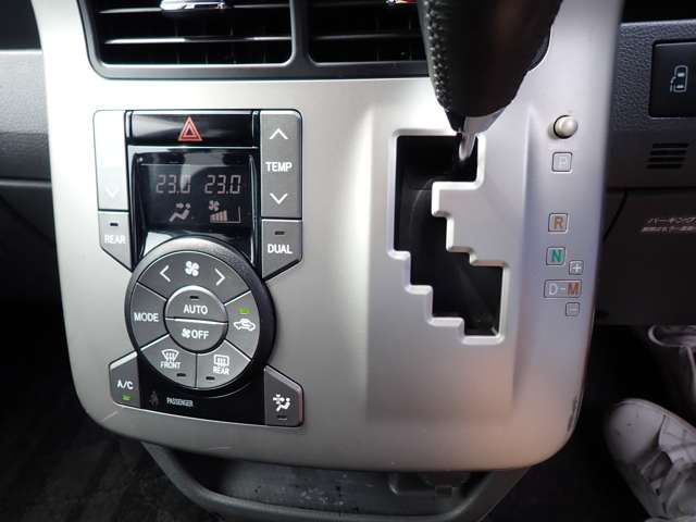 TOYOTA VOXY 4WD 2010