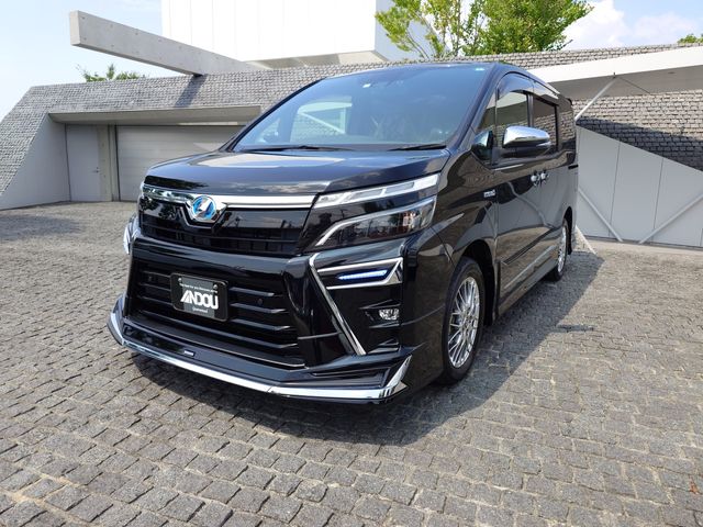 TOYOTA VOXY HYBRID 2020