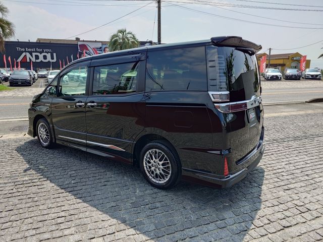 TOYOTA VOXY HYBRID 2020