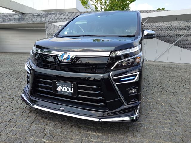 TOYOTA VOXY HYBRID 2020