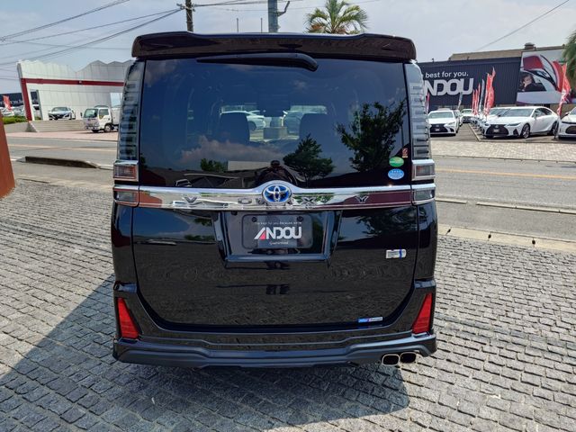 TOYOTA VOXY HYBRID 2020